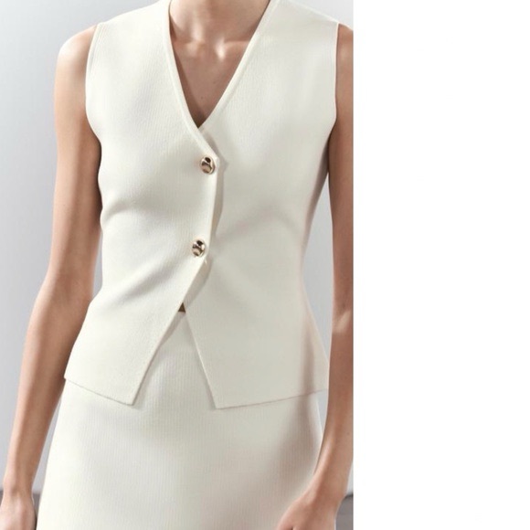 Zara Ivory Buttoned Sweater Vest, Sz Small, Gold buttons - Picture 2 of 11